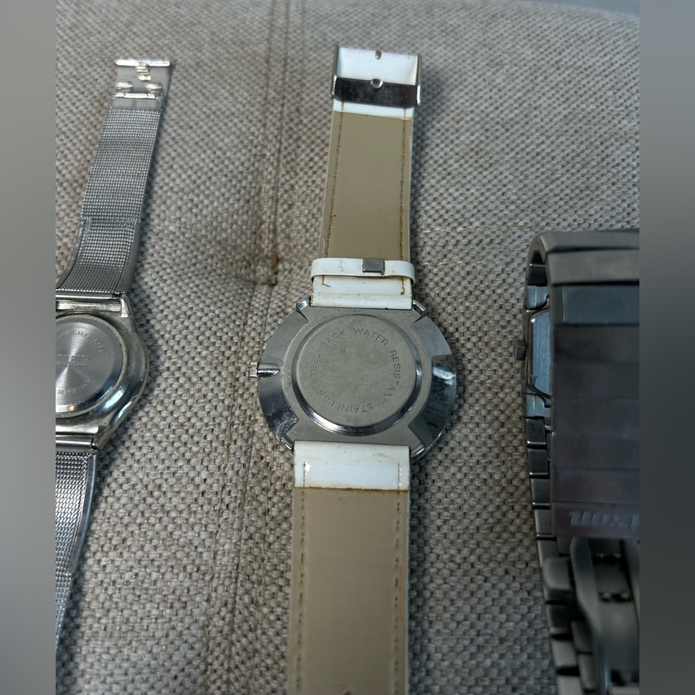Lot of 5 Womens Watches Nixon, Hello Kitty, Quartz, Anne Klein, Geneva As Is - Picture 14 of 15